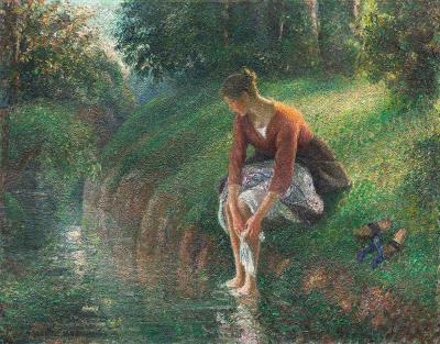 Mujer bañándose los pies en un arroyo, de Pissarro